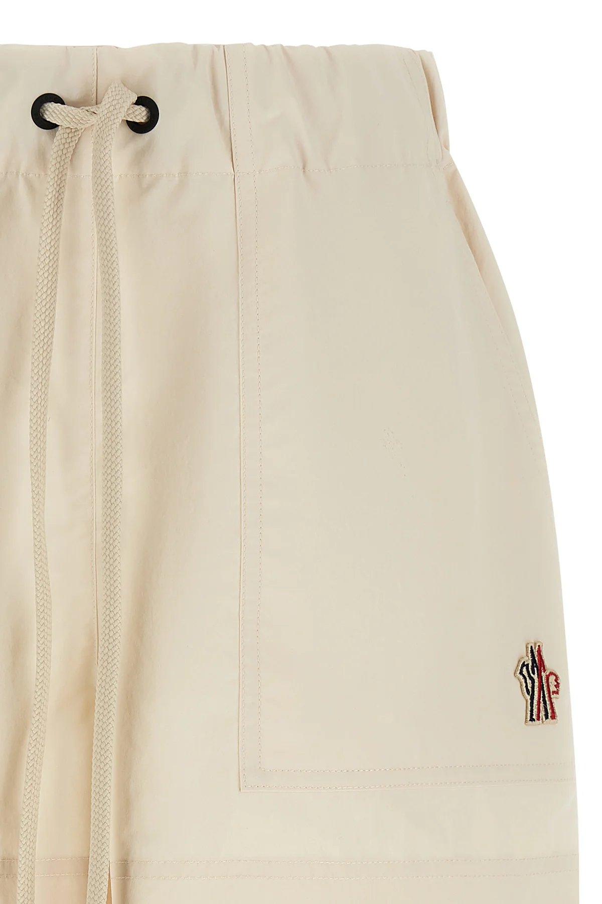 water-repellent technique froissé shorts
