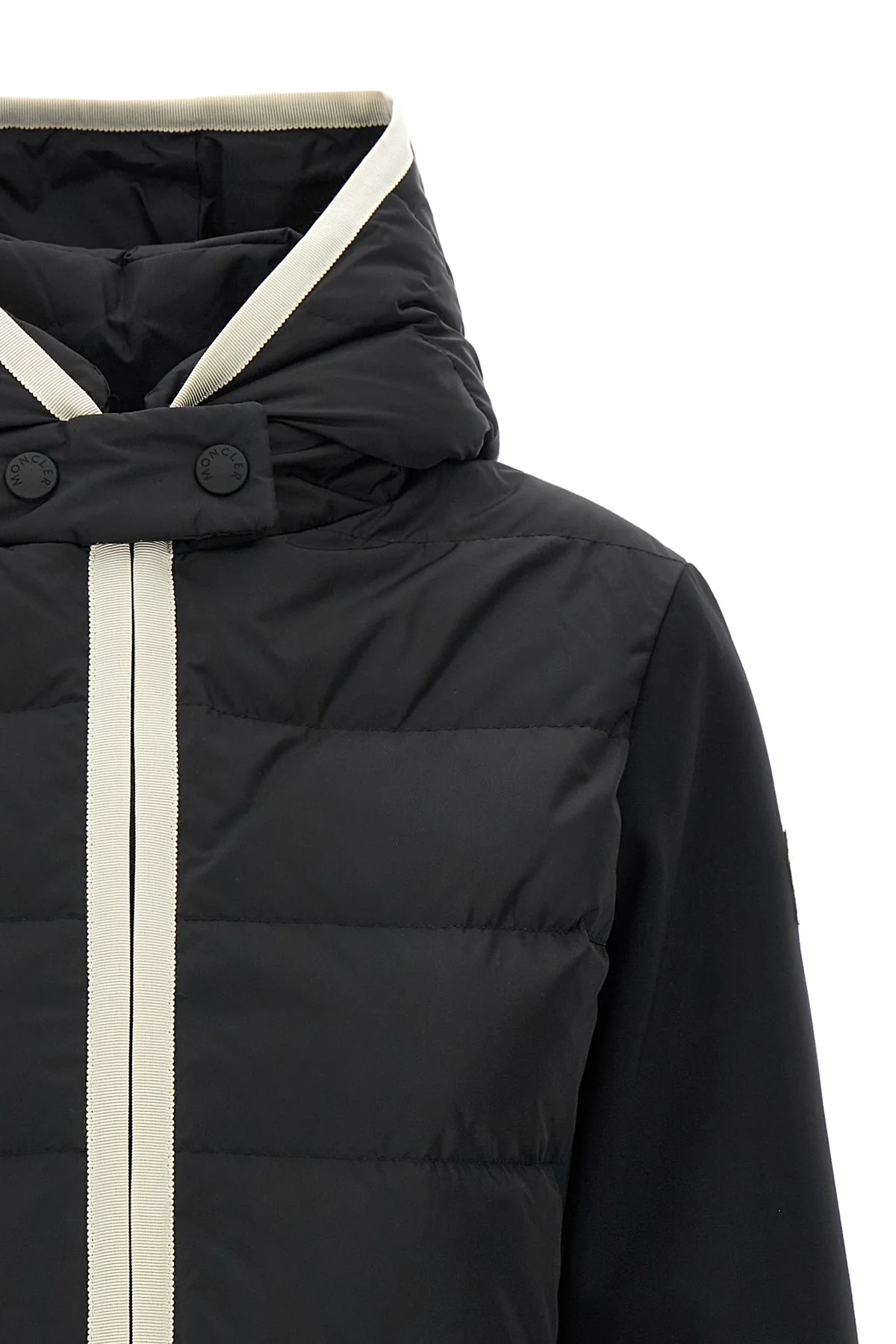 the moncler grenoble con cappuccio e zip cardigan stands out for its hybrid co