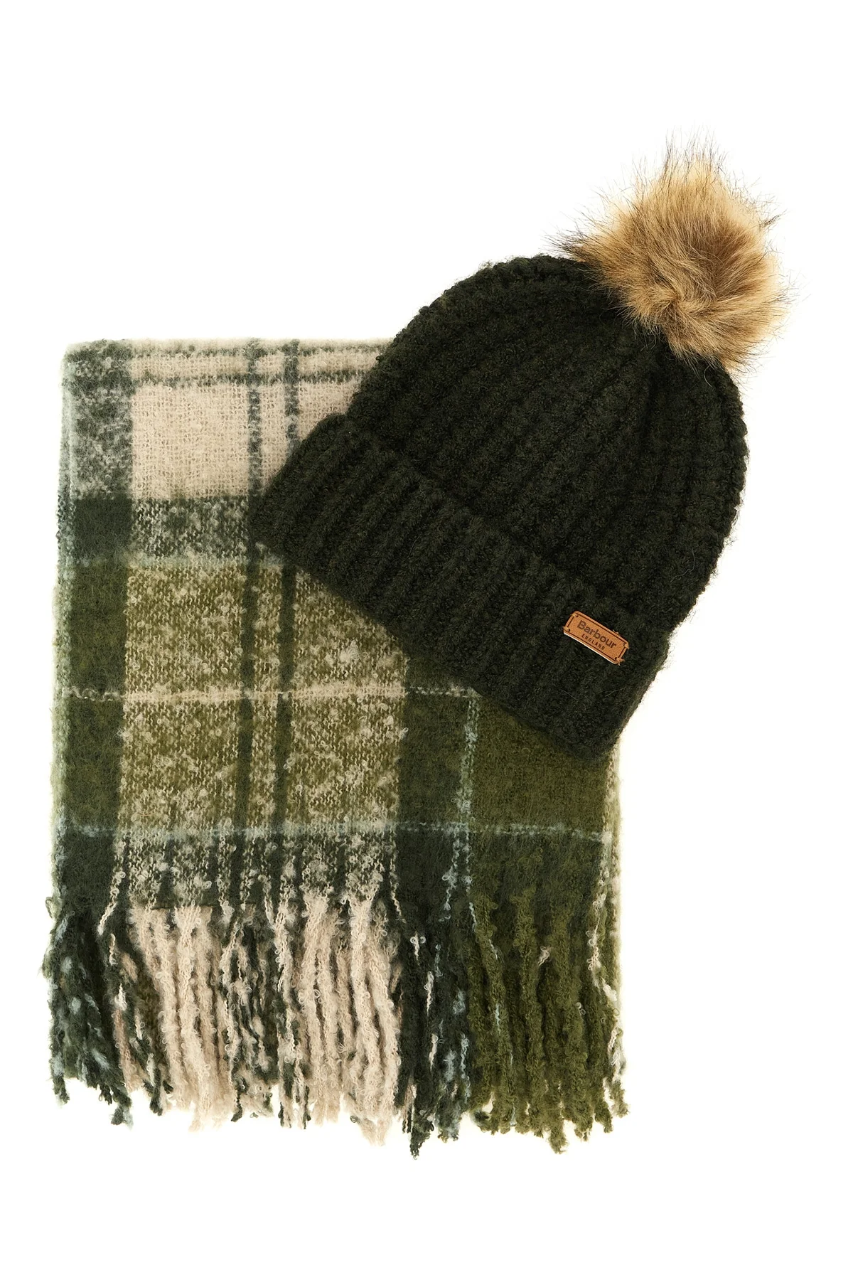 BARBOUR OS the barbour saltburn gift set represents a perfect combination of warmth and s
