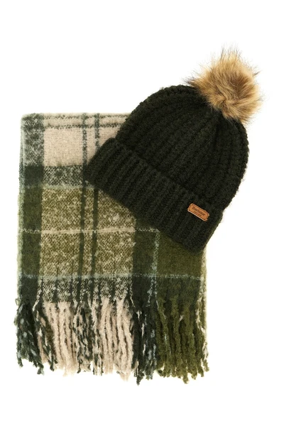 the barbour saltburn gift set represents a perfect combination of warmth and s