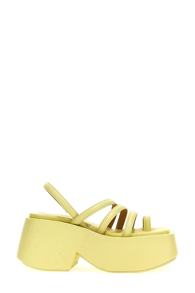 sandalo zeppo in pelle martellata