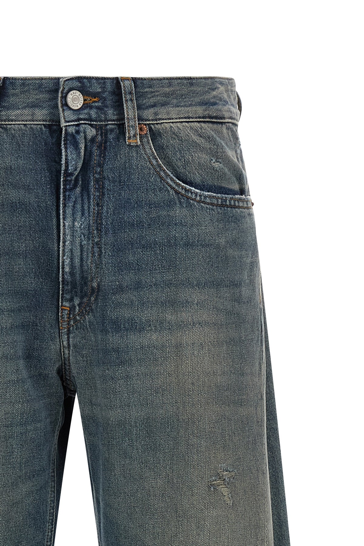 maison margiela mm6 jeans feature a wide-leg silhouette characterized by exagger