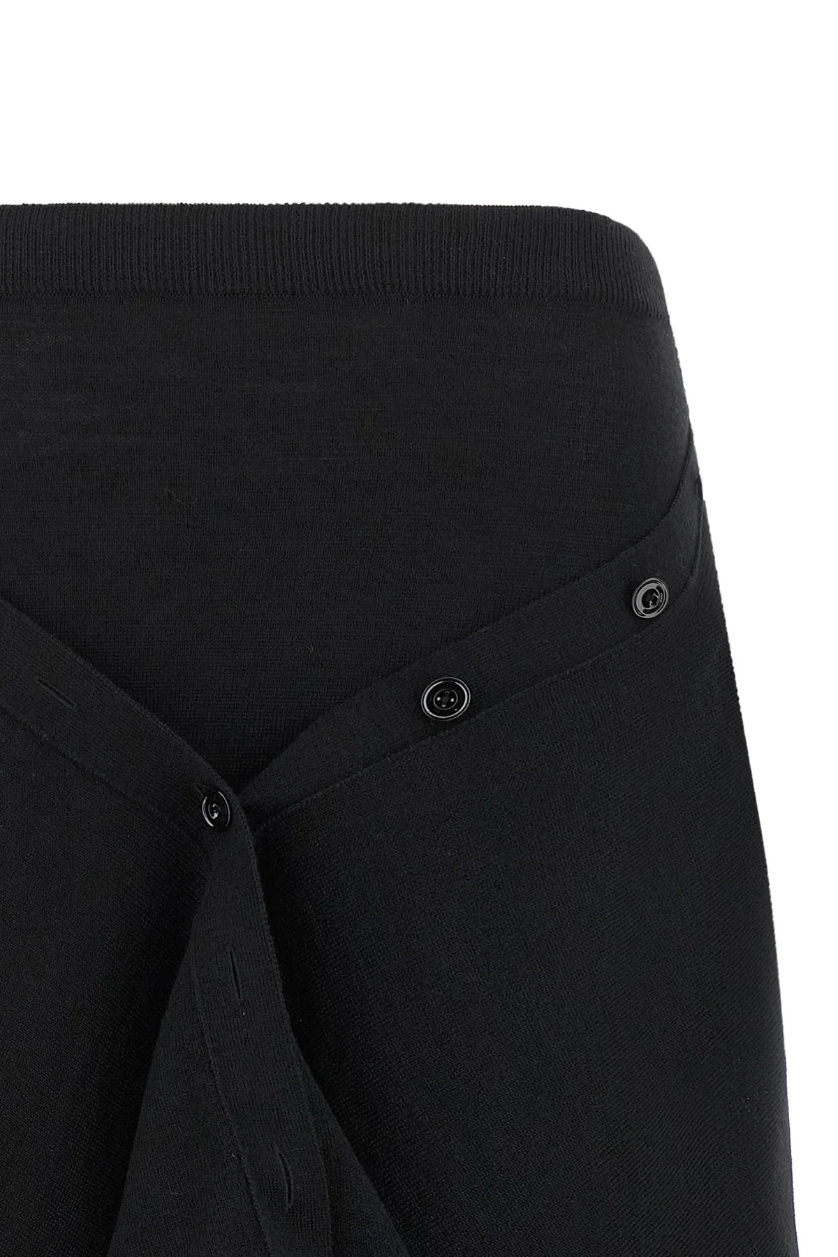 the lemaire skirt redefines the codes of knitwear through a sculptural and decon