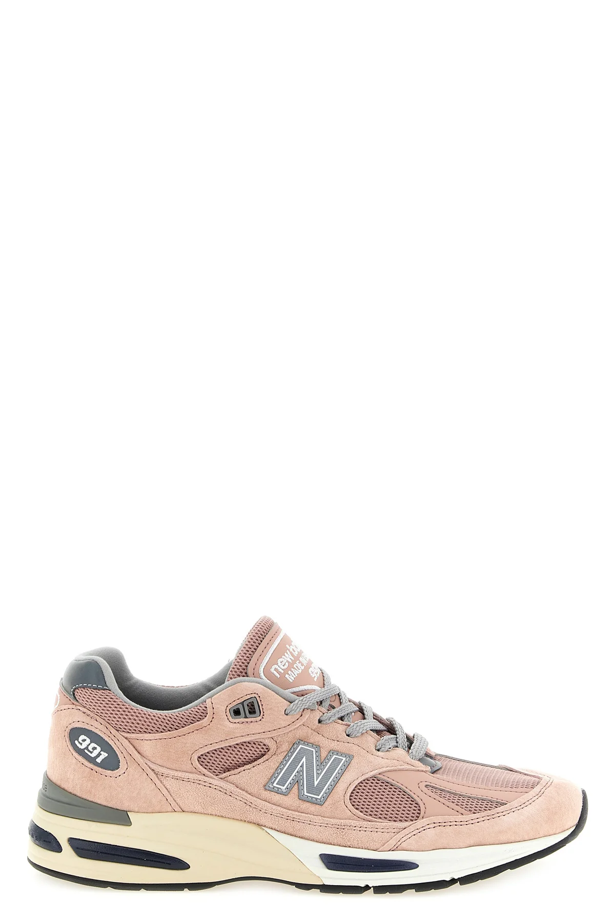 the new balance made in uk 991v2 sneakers stand out for a structured silhouett