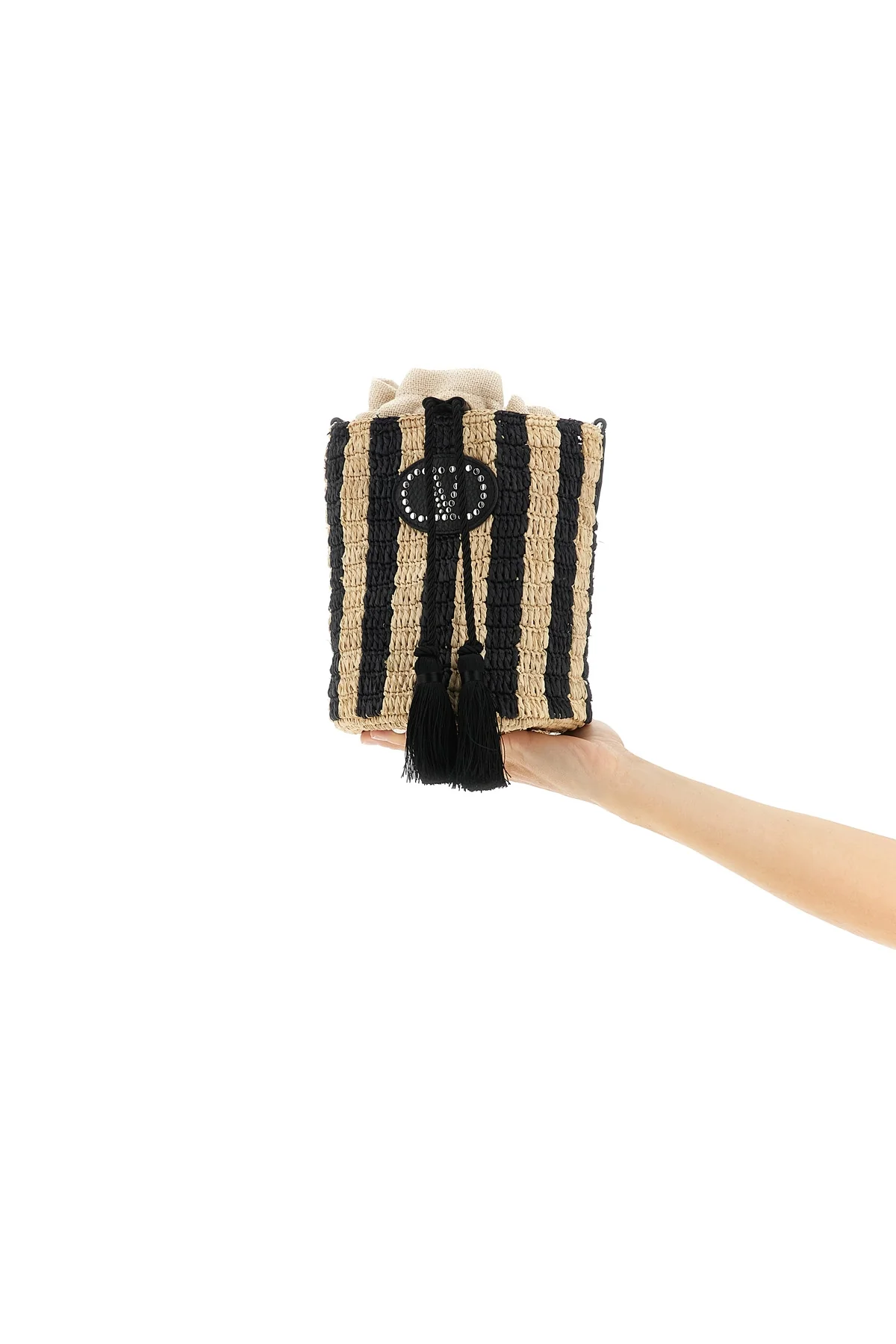 small bucket bag in hand-woven natural raffia