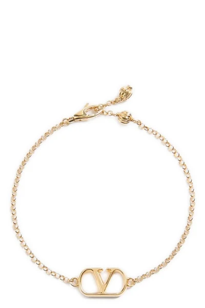 the valentino garavani bracelet is distinguished by a metal roll chain construct