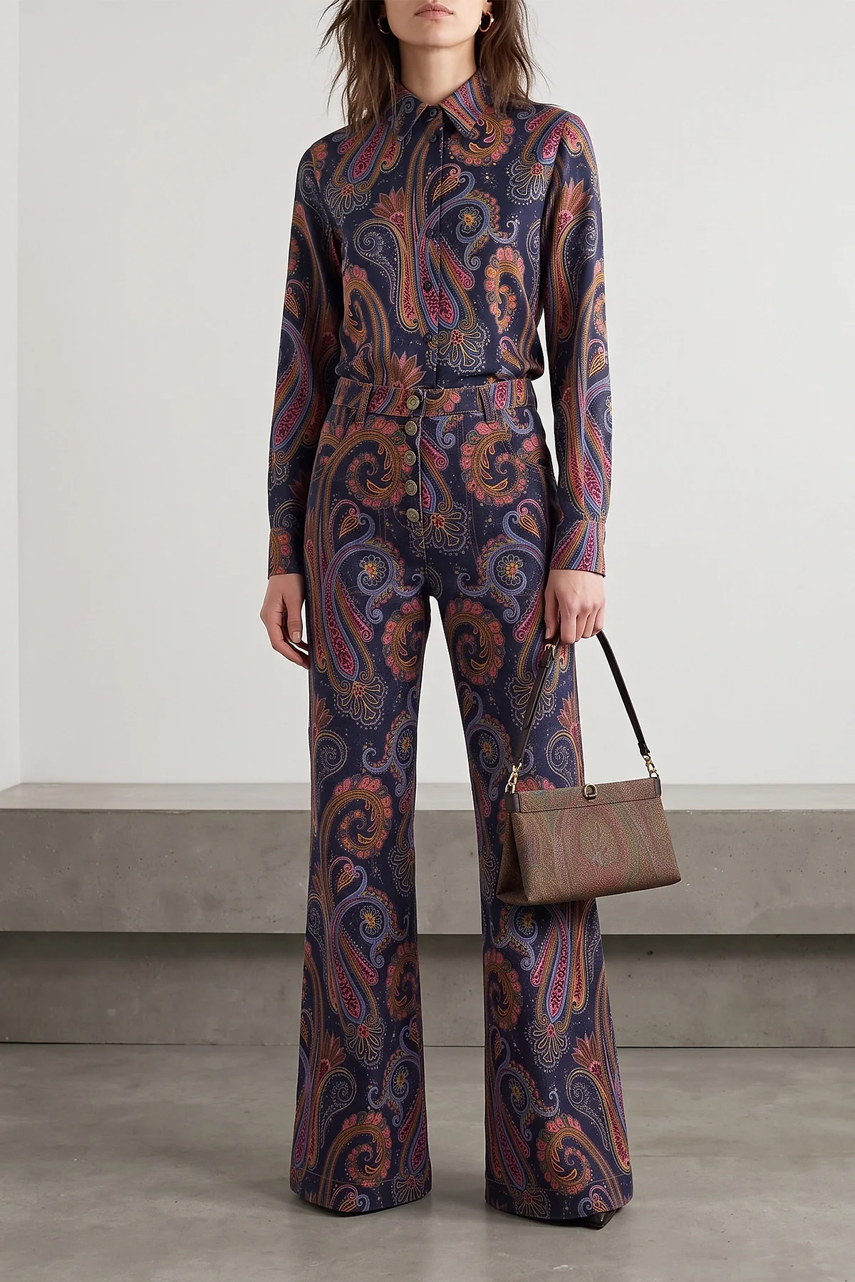 ETRO 24 the flared jeans etro redefine the classic silhouette through a structured cotto