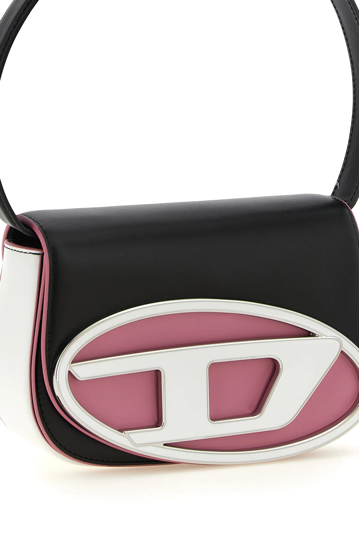 the diesel 1dr shoulder bag is distinguished by a structured model