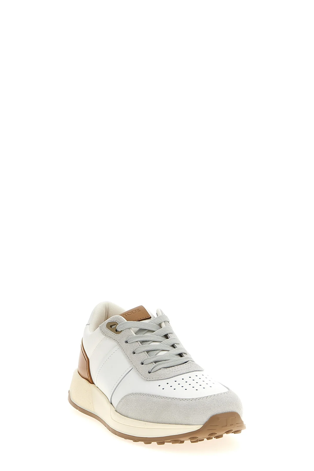 running sneakers in smooth leather and suede
