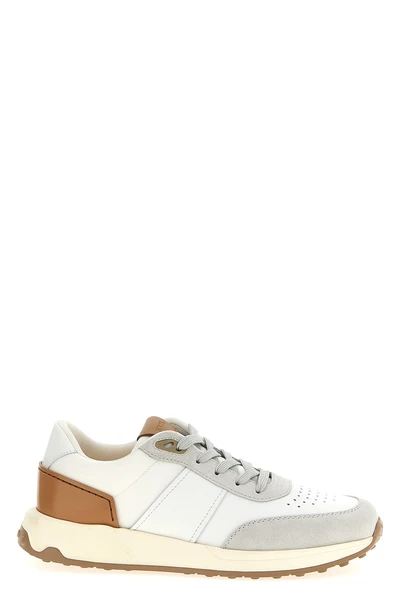 running sneakers in smooth leather and suede