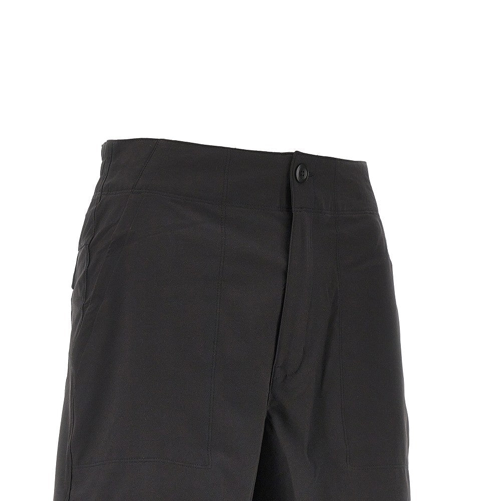 roamwith shorts