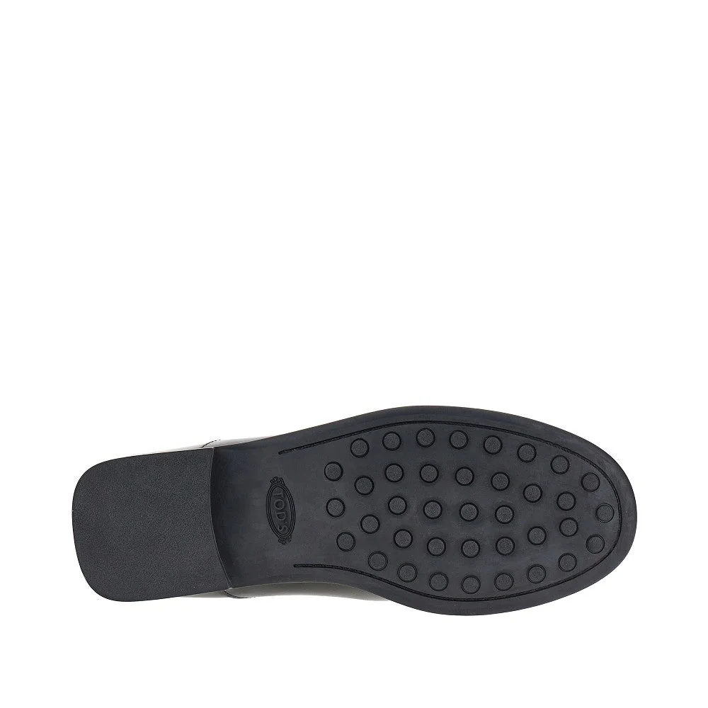 leather loafers with logo medal