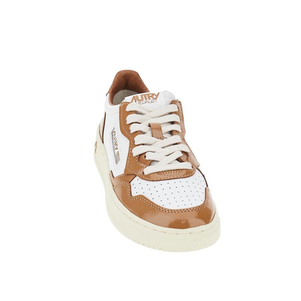 AUTRY 41 medalist low sneakers with patent details