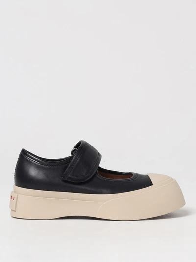 womans ballet flat