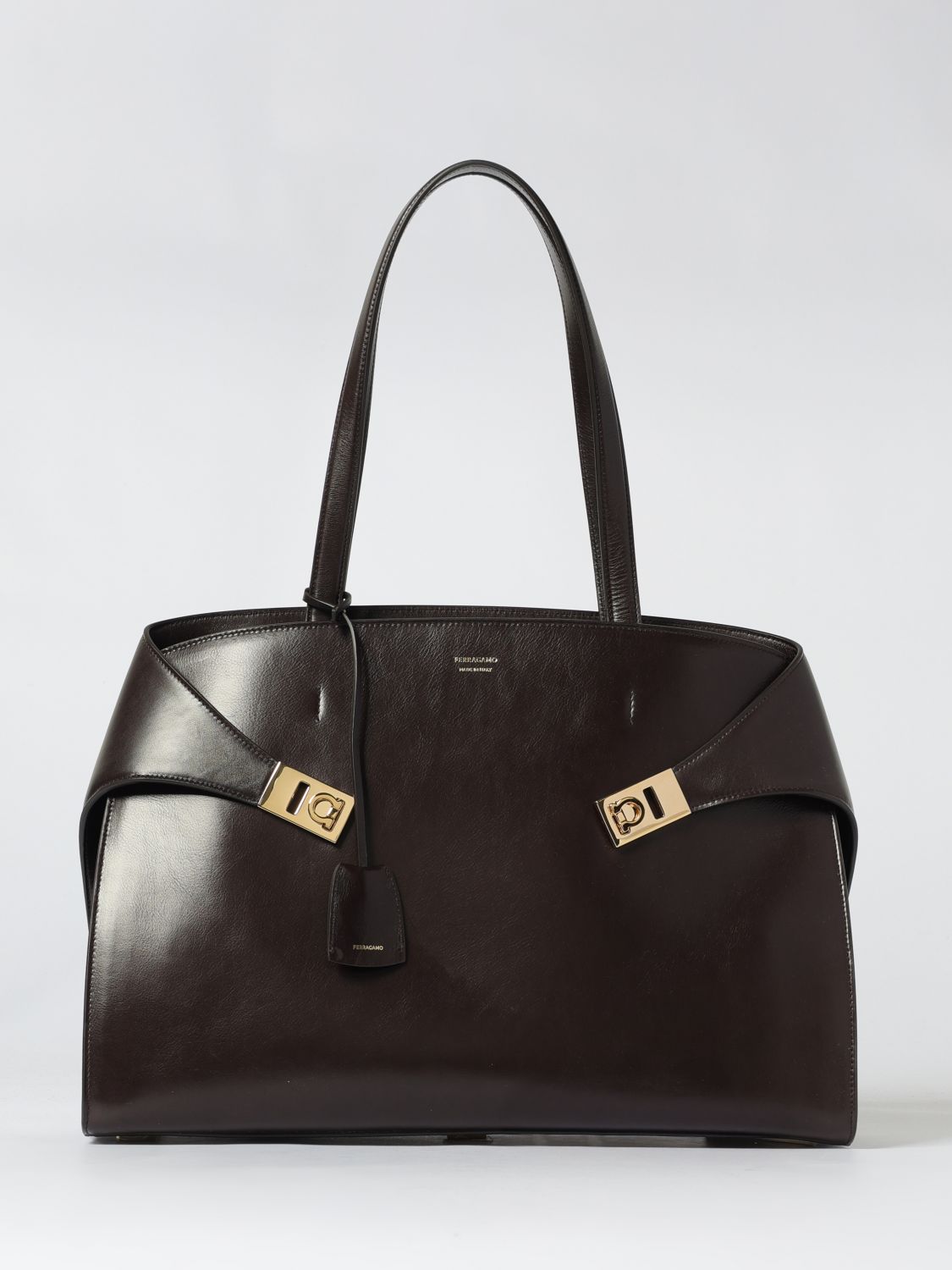 woman's shoulder bag